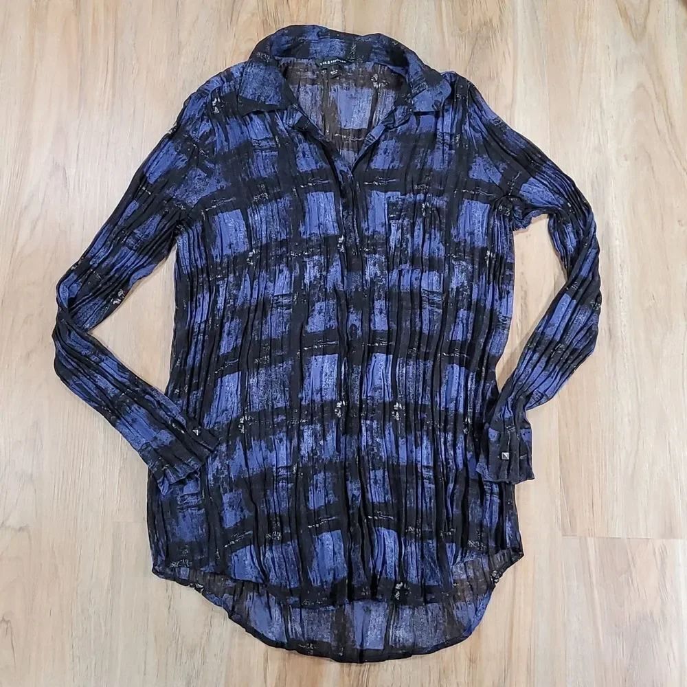 ๐น๏ธRock &โRepublic Bluish/Purple Button Crinkle Semi Sheer Long Sleeve Top Large